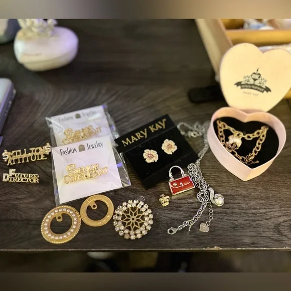MaryKay jewelry and accessories lot 👑💍🎖️💎 - Picture 4 of 4